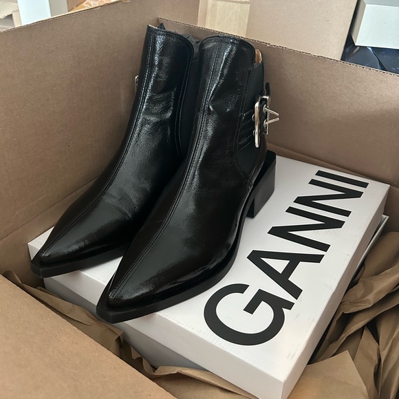 BLACK CHUNKY BUCKLE CHELSEA BOOTS size 40 - Picture 2 of 3